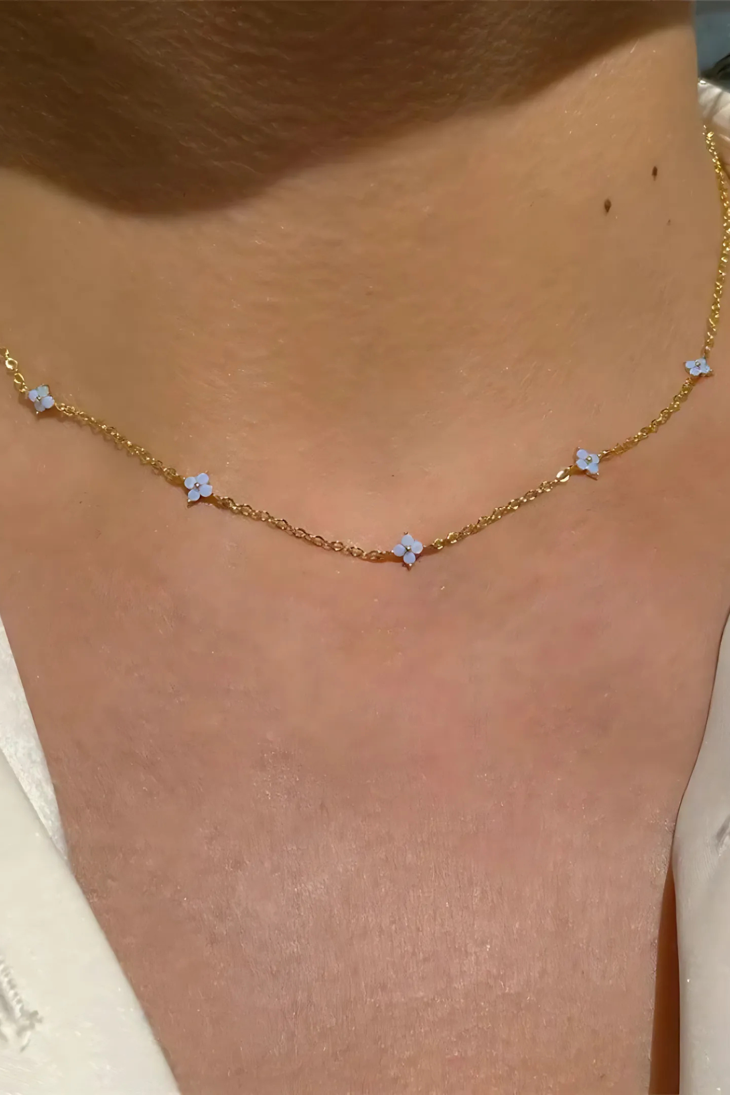 ÉVELYNE NECKLACE